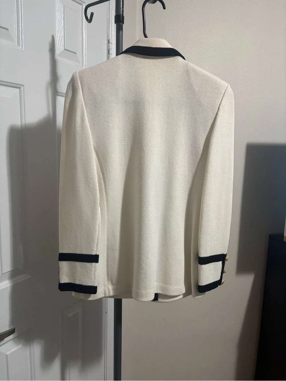 Vintage St John Collection Ivory and Black Santana 90s Knit Blazer Jacket - Picture 5 of 13